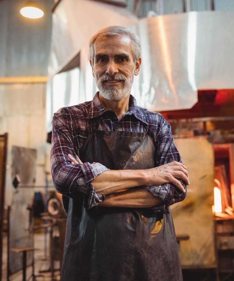 majstor-stoji-prekrstenih-ruku